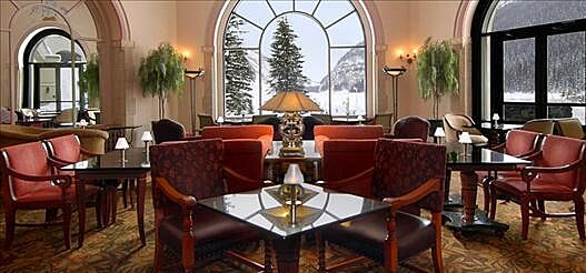 Lakeview Lounge