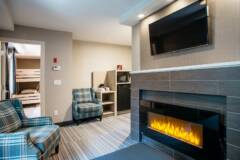 Queen Explorer Suite - hotel in Lake Louise - Mountaineer Lodge