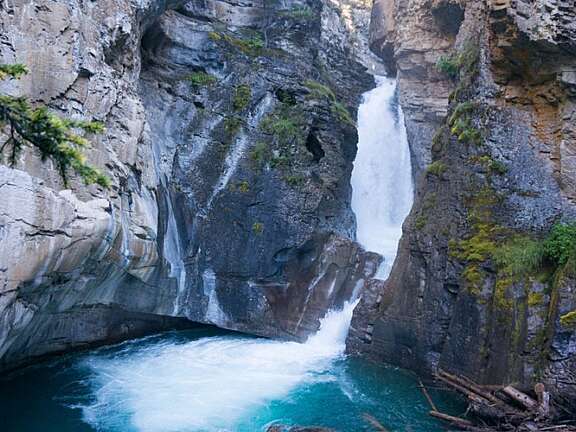 Mountaineer Lodge Johnston Canyon Summer
