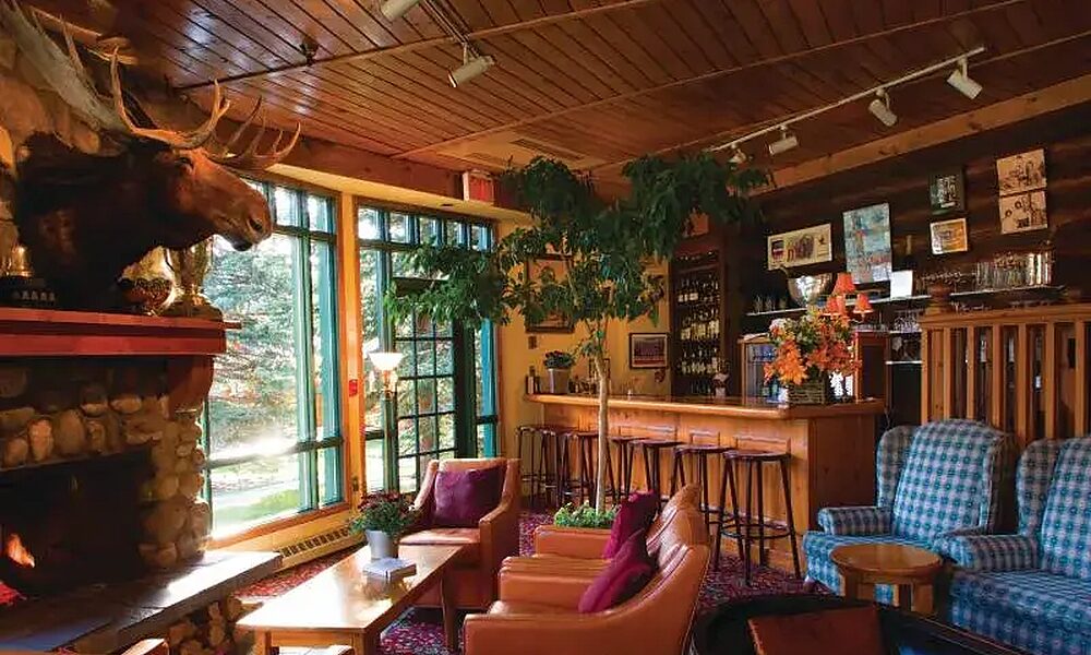 Lake Louise Post Hotel