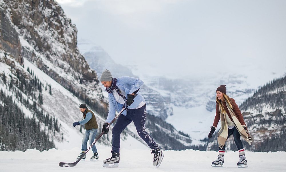 Mountaineer-Lodge-Ice-Hockey-Lake-Louise-credit-Noel-Hendrickson