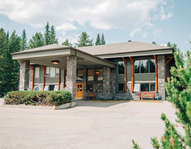 Mountaineer Lodge Lake Louise Hotel