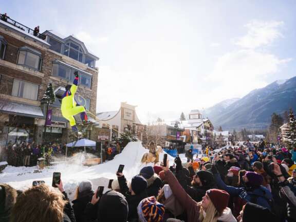 Horse-drawn skijoring race in Banff, easily accessed from a stay at Mountaineer Lodge