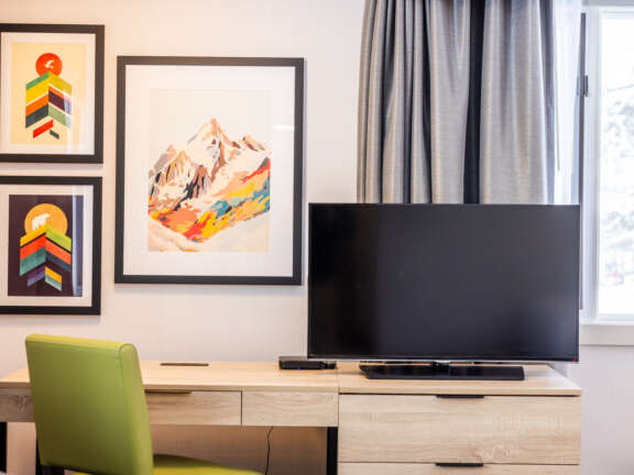 Mountaineer Lodge Hotel Lake Louise Accommodations Renovated Hotel