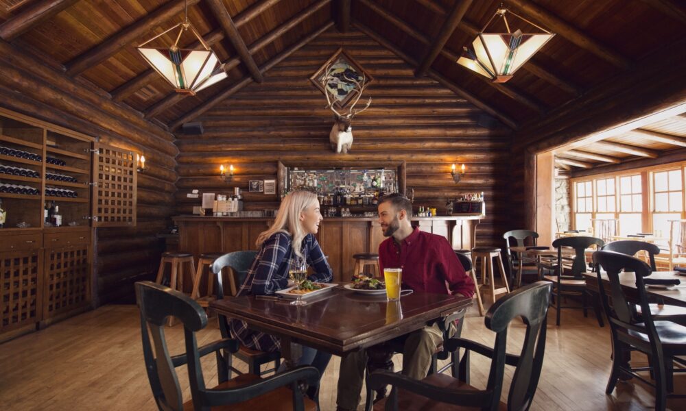 Mountaineer-Lodge-Lake-Louise-Restaurants