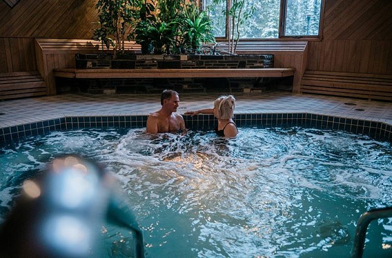2 Couple Hot Tub