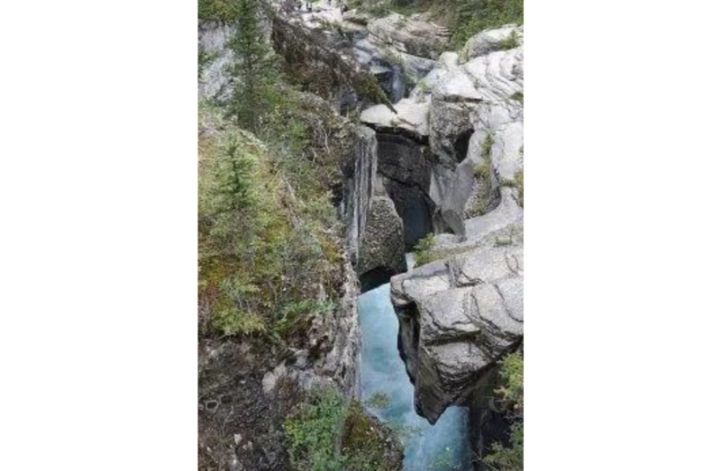 7 Mistaya Canyon