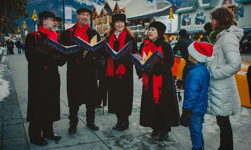 Christmas Santa Claus Parade Family Kelly Mac Donald Horizontal 3 large