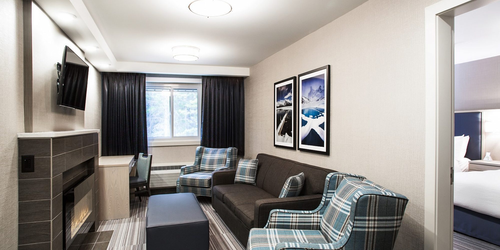 Mountaineer Suite Living Room