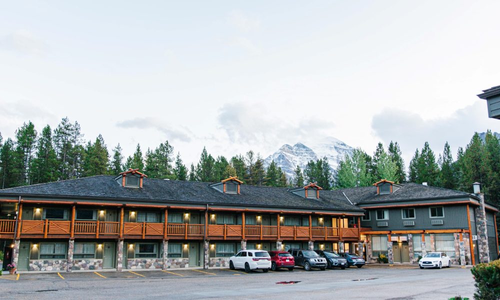 About Lake Louise, Mountaineer Lodge